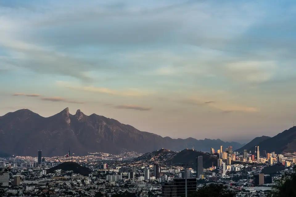 Cerro de la Silla visto desde la ciudad de Monterrey